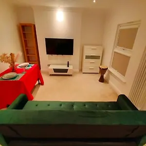 https://fully-equipped-flat-in-the-city-of-london.brighton-hotels-england.com